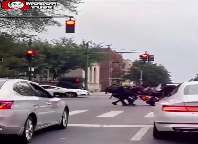 Video :A robbed delivery man watches a video and chuckles